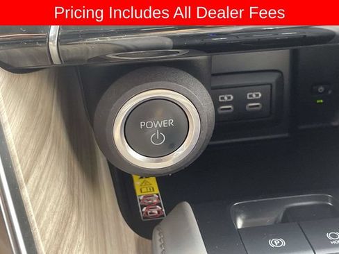 Used 2023 Toyota Venza Limited AWD/4WD image 30