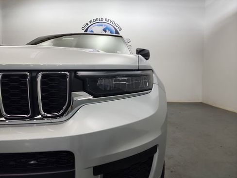 New 2025 Jeep Grand Cherokee L Laredo w/ Luxury Tech Group I image 41