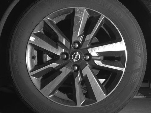 Used 2025 Nissan Versa SV image 12
