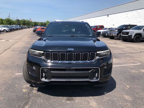 Used 2022 Jeep Grand Cherokee Overland AWD/4WD image 2