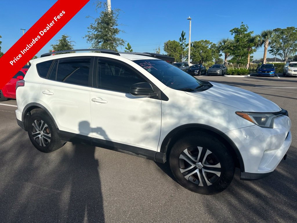 Used 2017 Toyota RAV4 LE AWD/4WD image 4