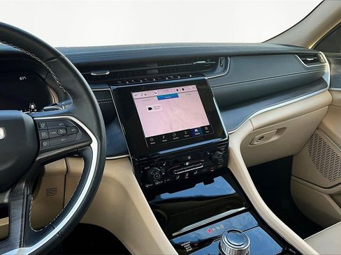 Used 2022 Jeep Grand Cherokee Limited image 6