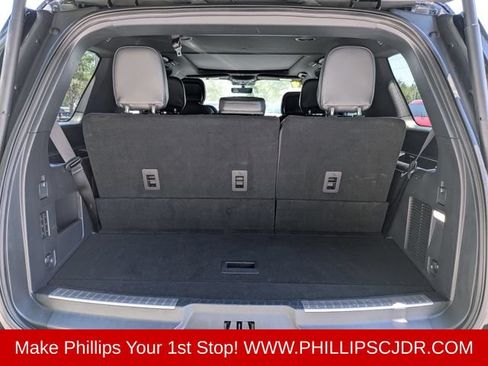 Used 2024 Lincoln Navigator Premiere AWD/4WD image 12