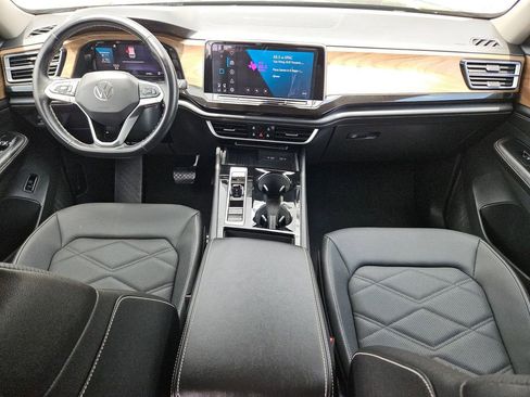 Used 2025 Volkswagen Atlas SE FWD image 19