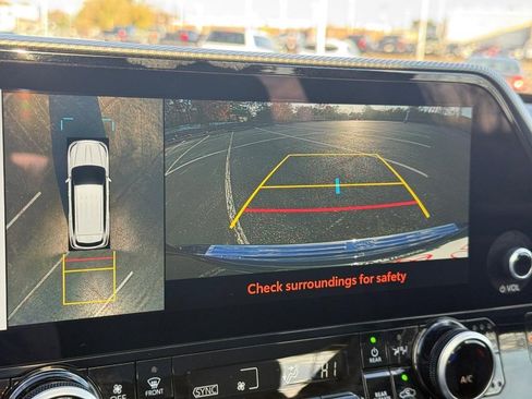 Used 2025 Toyota Highlander Platinum image 26