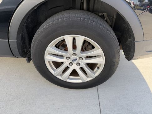 Used 2018 Ford Explorer XLT w/ Equipment Group 201A image 11