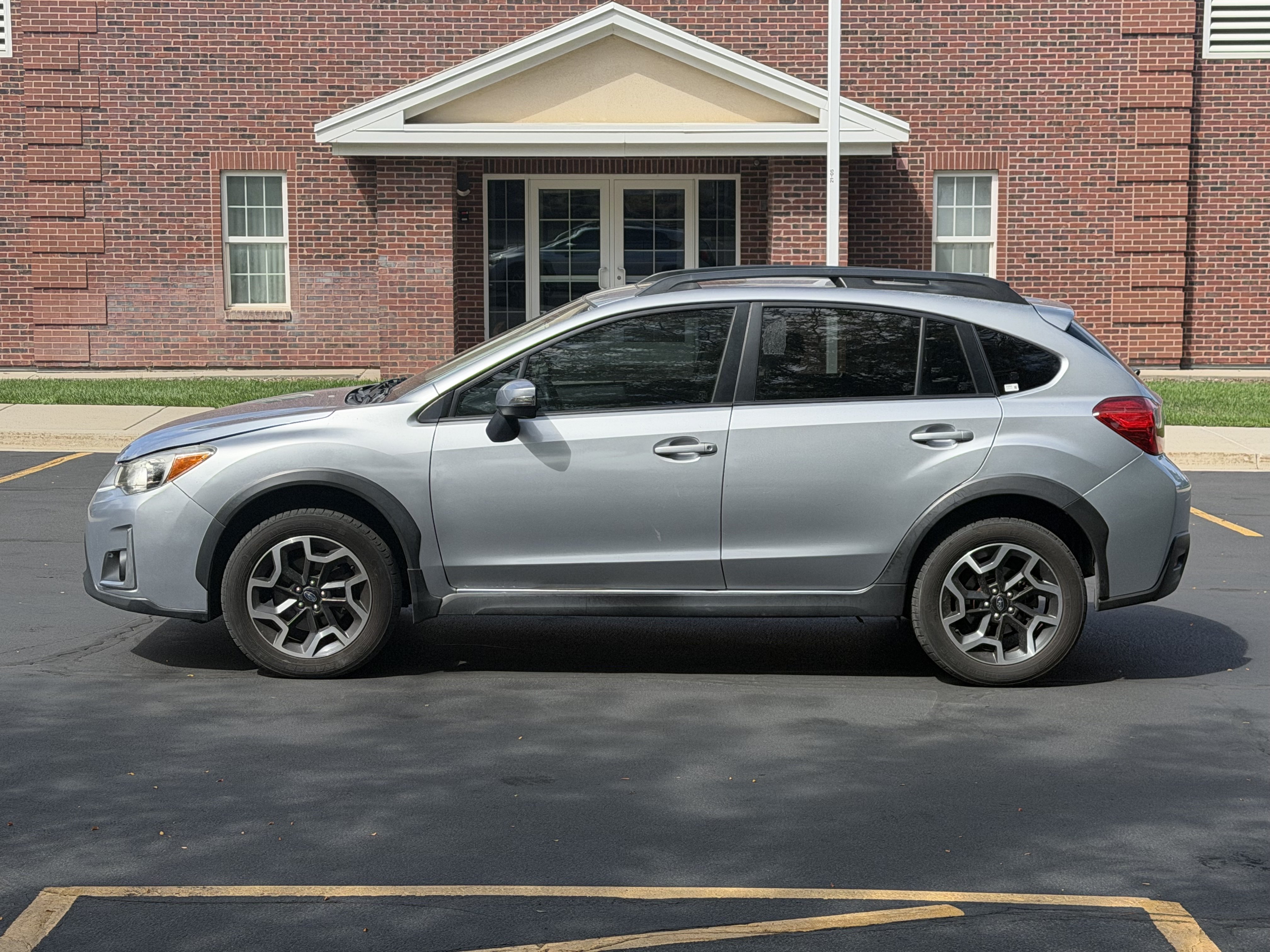 Used 2017 Subaru Crosstrek 2.0i Limited AWD/4WD image 3