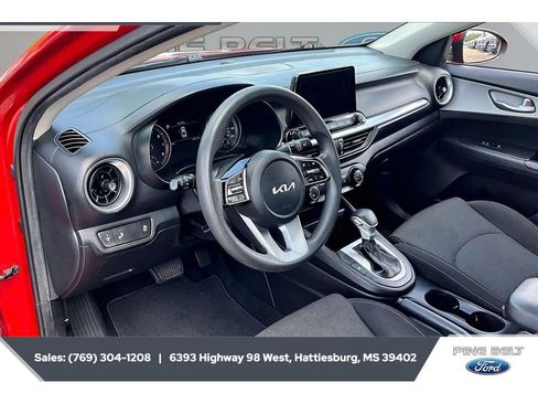 Used 2022 Kia Forte LXS w/ LXS Technology Package FWD image 12