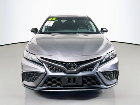 Used 2023 Toyota Camry SE image 11