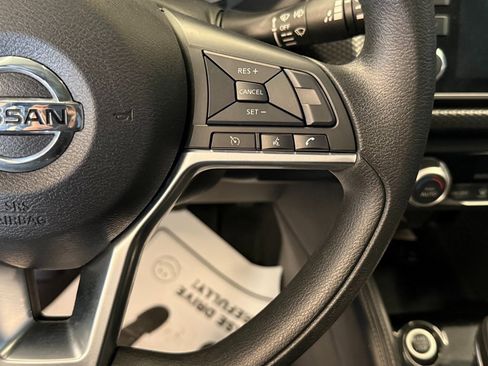 Used 2019 Nissan Kicks SV image 11