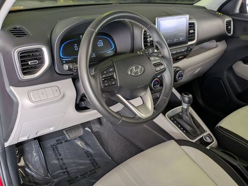 Used 2025 Hyundai Venue SEL FWD image 14