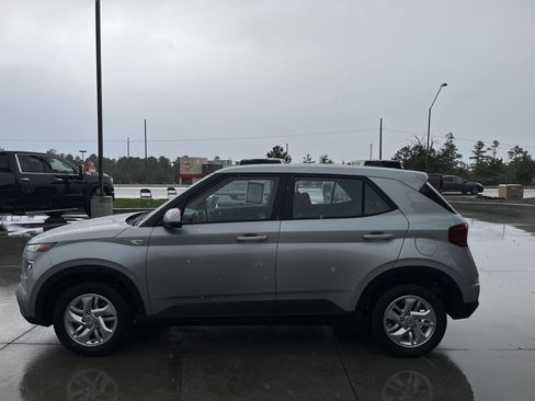 Used 2021 Hyundai Venue SE image 8