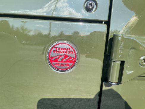 Used 2022 Jeep Wrangler Rubicon AWD/4WD image 12
