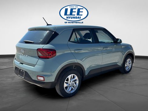 New 2026 Hyundai Venue SE FWD image 3