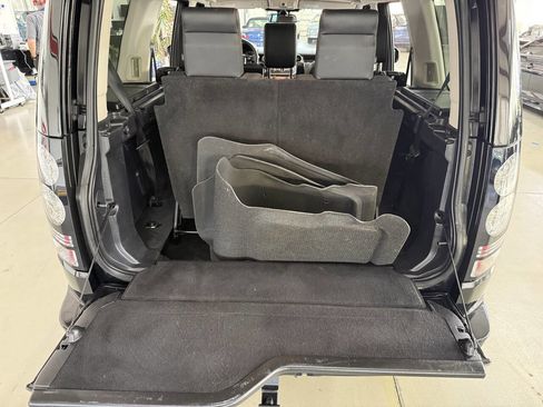 Used 2014 Land Rover LR4 HSE image 9