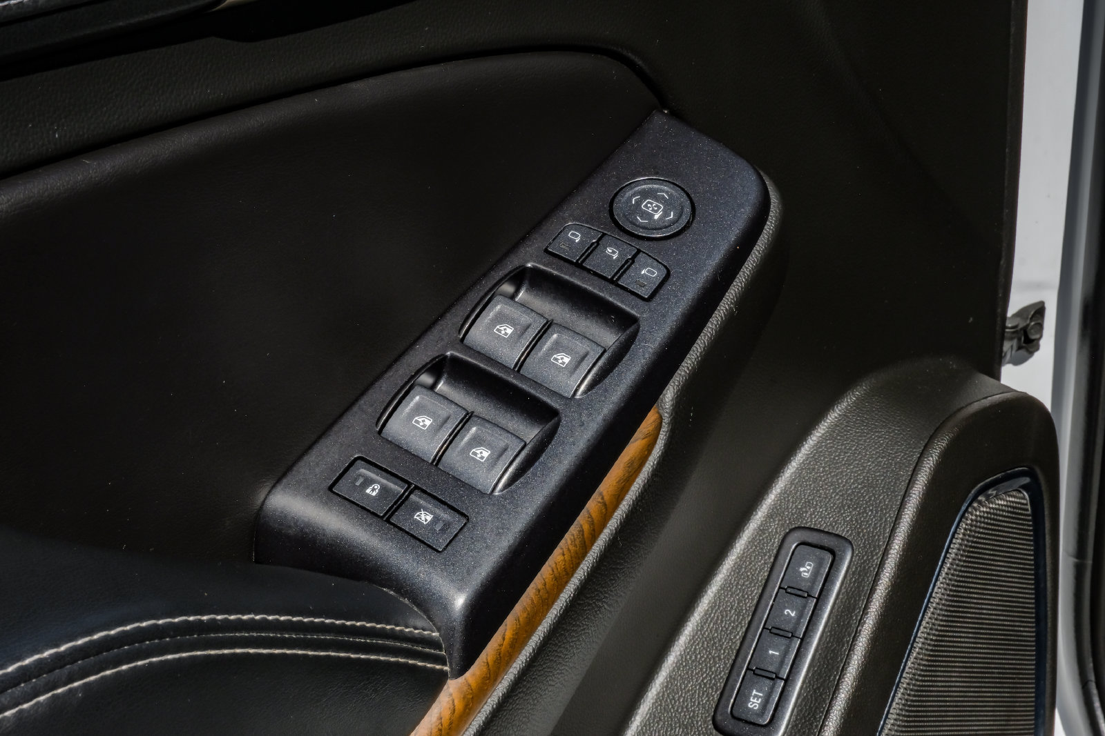 Used 2018 GMC Yukon Denali RWD image 51