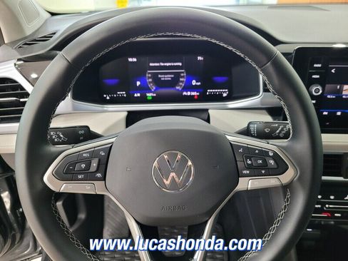 Used 2025 Volkswagen Taos SE image 10