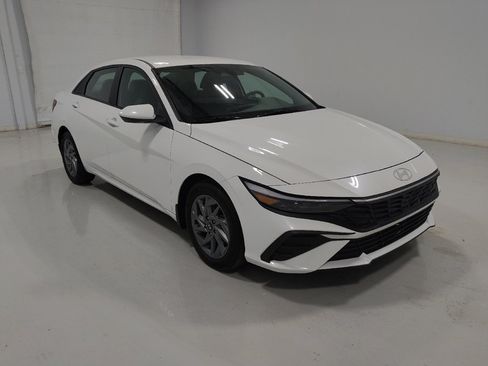 Used 2024 Hyundai Elantra SEL FWD image 13