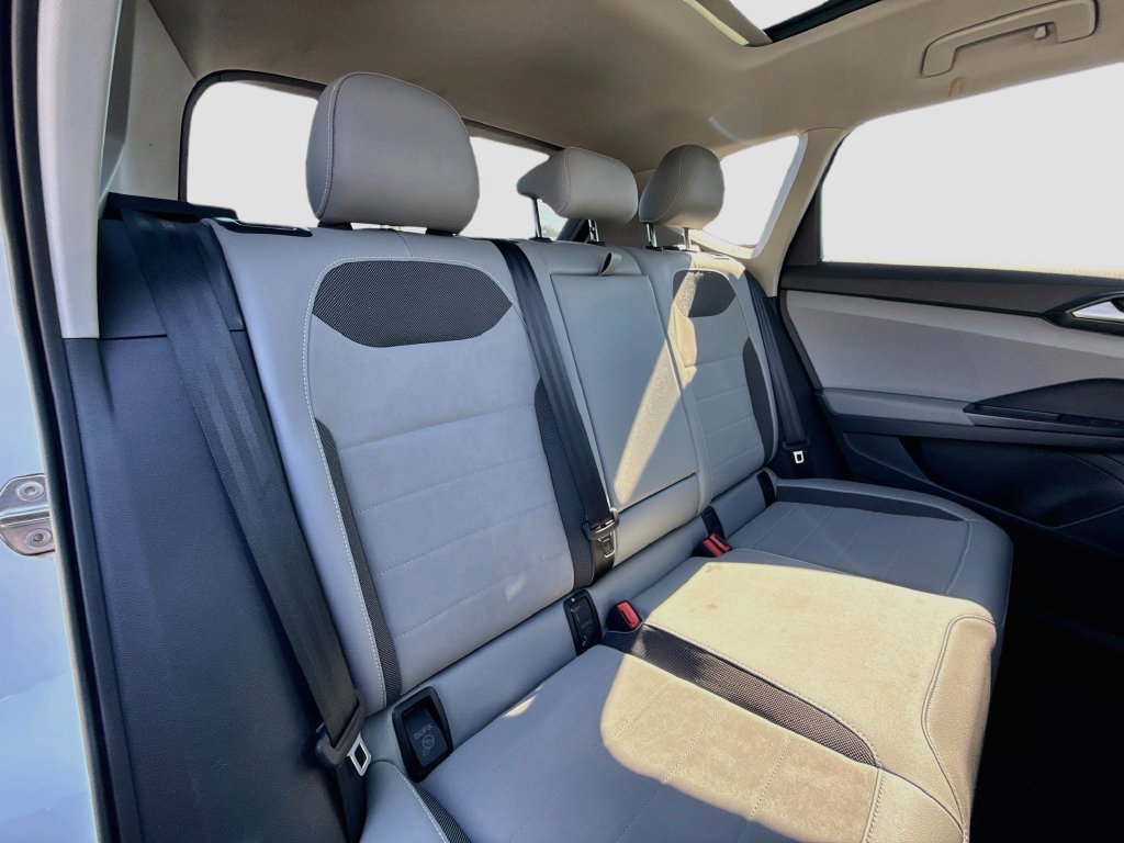 Used 2023 Volkswagen Taos SE w/ Panoramic Sunroof Package FWD image 34