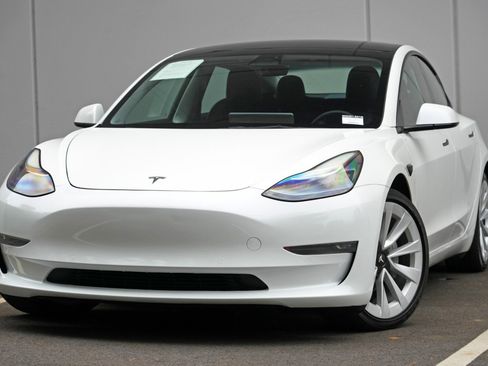 Used 2022 Tesla Model 3 Long Range AWD/4WD image 3