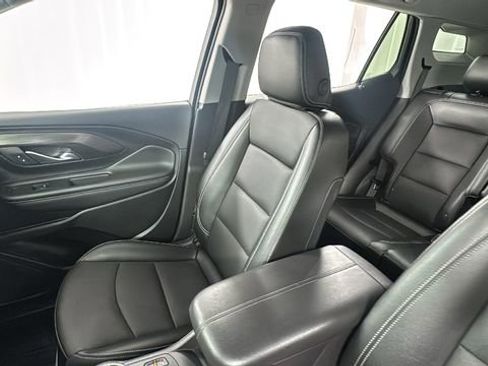 Used 2024 GMC Terrain SLT image 13