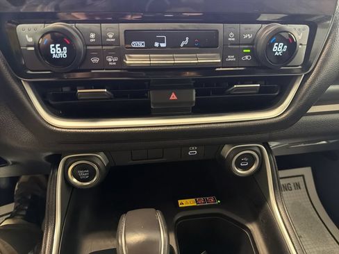 Used 2025 Toyota Grand Highlander AWD image 30