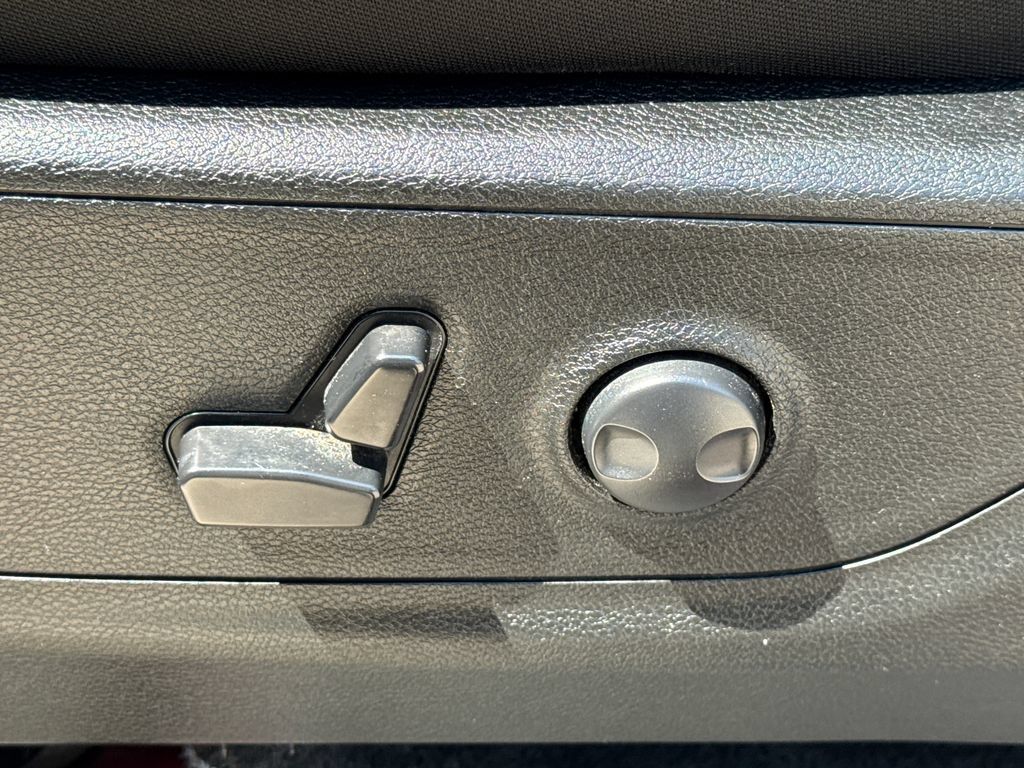 Used 2023 RAM 1500 Big Horn RWD image 21