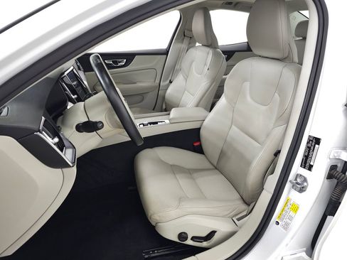 Used 2019 Volvo S60 T5 Momentum FWD image 14