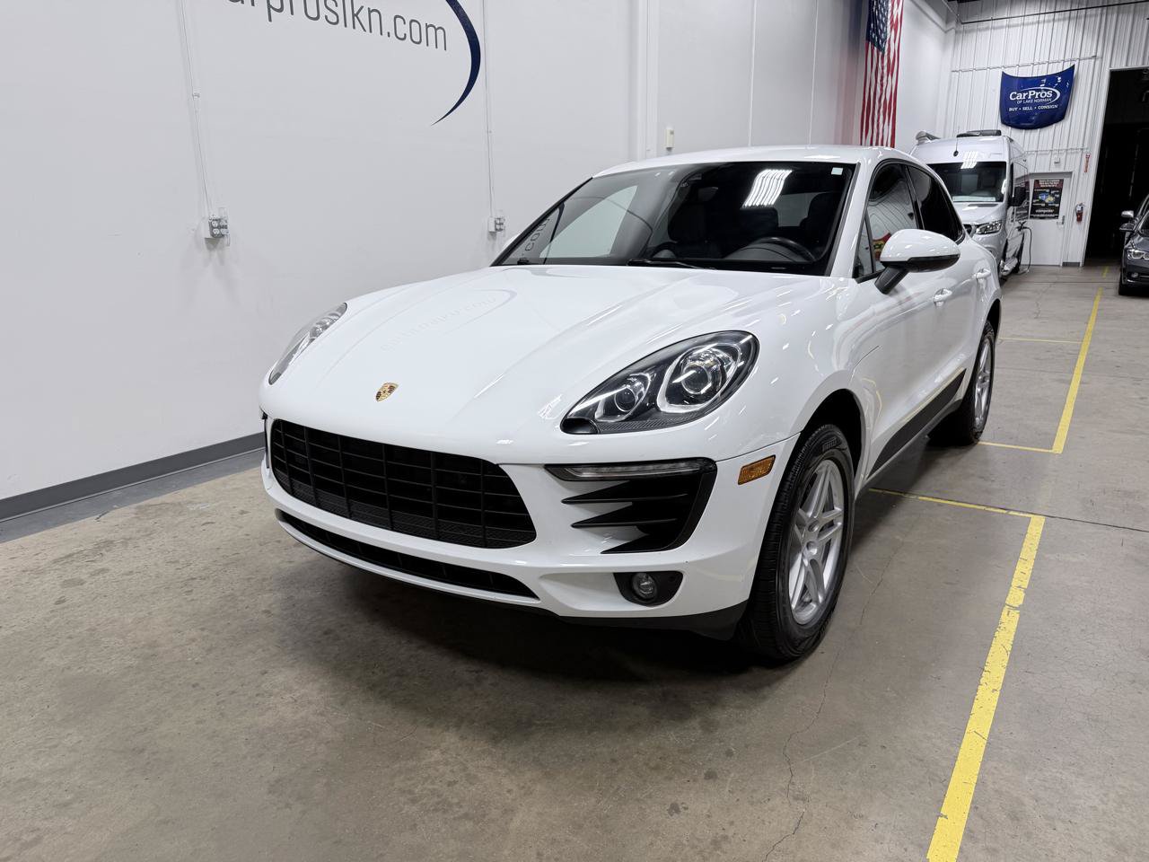 Used 2018 Porsche Macan AWD/4WD image 3