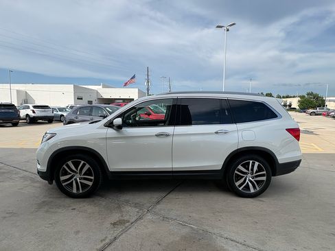 Certified 2018 Honda Pilot Touring image 5