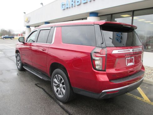 Used 2023 Chevrolet Suburban LS image 3