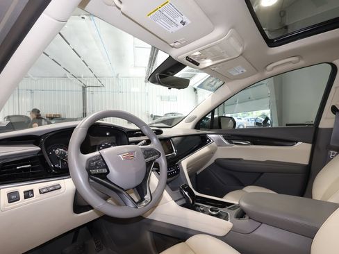 Used 2023 Cadillac XT6 Premium Luxury w/ Technology Package AWD/4WD image 9