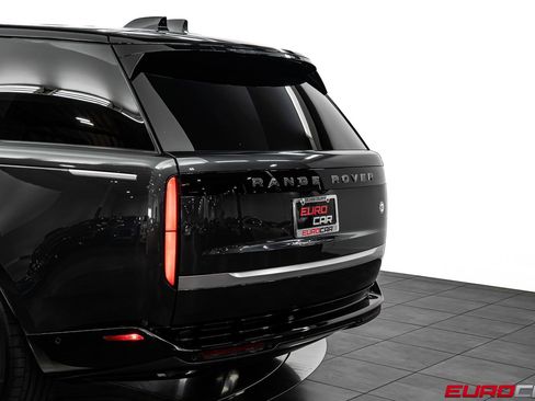 Used 2025 Land Rover Range Rover SV AWD/4WD image 15