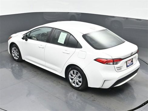 Used 2022 Toyota Corolla LE image 30