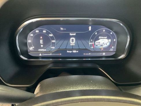 Used 2024 GMC Yukon AT4 w/ Technology Package image 13