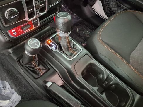 Used 2023 Jeep Gladiator Mojave w/ Cold Weather Group image 21