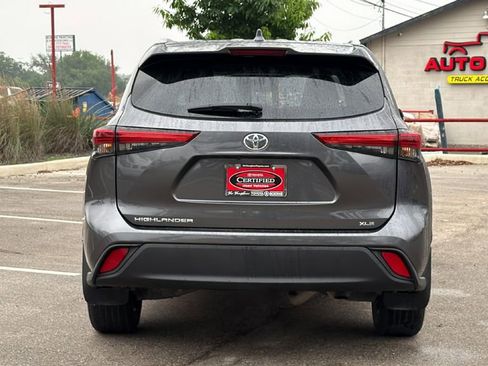 Used 2023 Toyota Highlander XLE FWD image 7