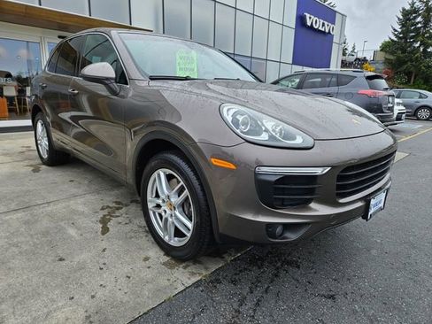 Used 2016 Porsche Cayenne AWD/4WD image 3