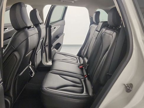 Used 2023 Lincoln Nautilus AWD image 27