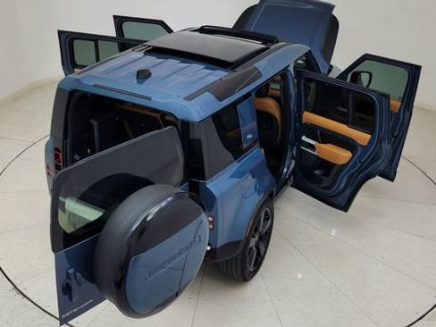 Used 2024 Land Rover Defender 110 SE image 90