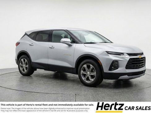 Used 2025 Chevrolet Blazer LT FWD image 1