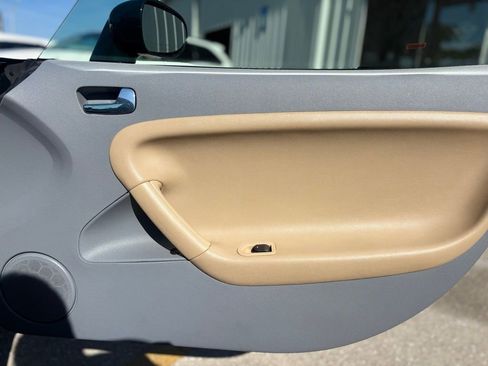 Used 2006 Pontiac Solstice Convertible w/ Premium Package image 11