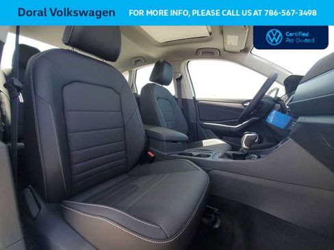 Certified 2023 Volkswagen Jetta SE w/ Panoramic Sunroof Package FWD image 32