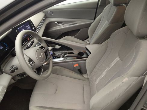 Used 2025 Hyundai Elantra SE FWD image 17