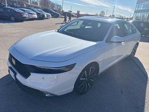 Used 2023 Honda Accord Touring image 5
