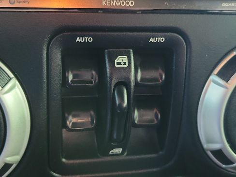 Used 2018 Jeep Wrangler Unlimited Sahara AWD/4WD image 21