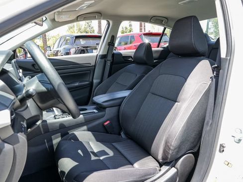 Used 2024 Nissan Altima 2.5 S FWD image 16