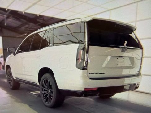 Used 2024 Cadillac Escalade Sport Platinum w/ LPO, ONYX Package AWD/4WD image 4