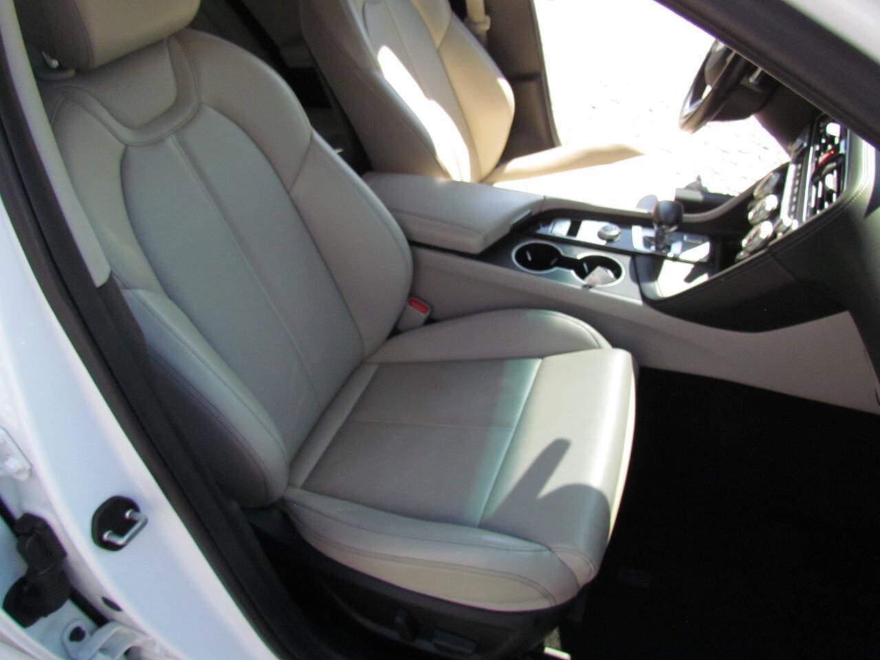 Used 2019 Genesis G70 2.0T Advanced RWD image 18