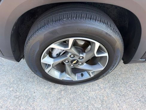 Used 2025 Chevrolet Trax LT w/ LT Convenience Package FWD image 7